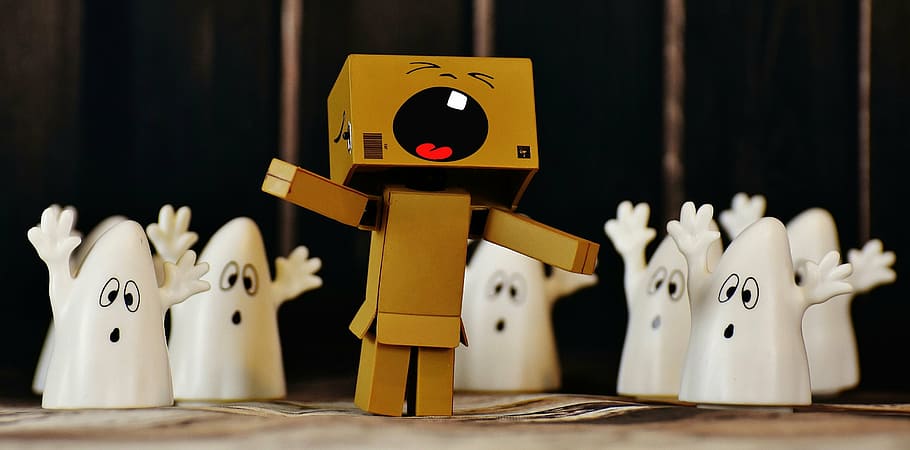danboard and ghosts, danbo, ghost, fear, cry, run away, funny, indoors, music, musical instrument