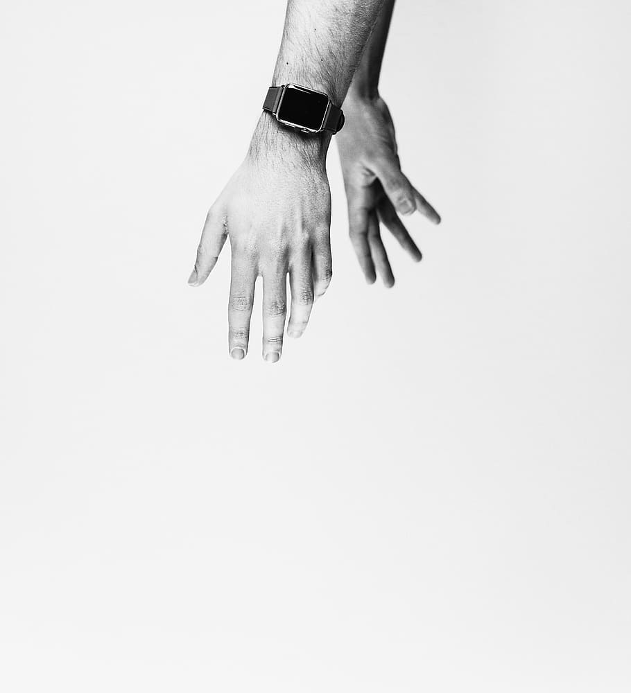 arloji apel, orang, tangan, arloji, waktu, hitam dan putih, satu warna, tangan manusia, bagian tubuh manusia, potret studio