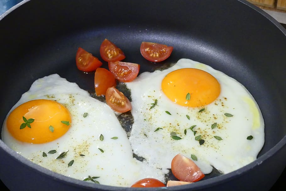egg, fried, pan, tomato, breakfast, fried eggs, eat, protein, breakfast egg, yolk