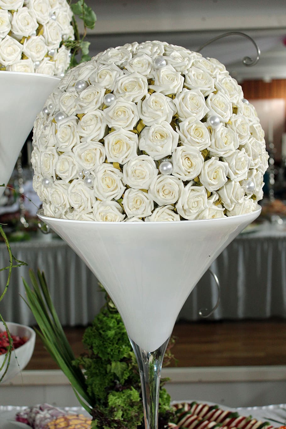 roses, white, table decoration, floral arrangement, flowers, sector, flowering plant, flower, freshness, plant