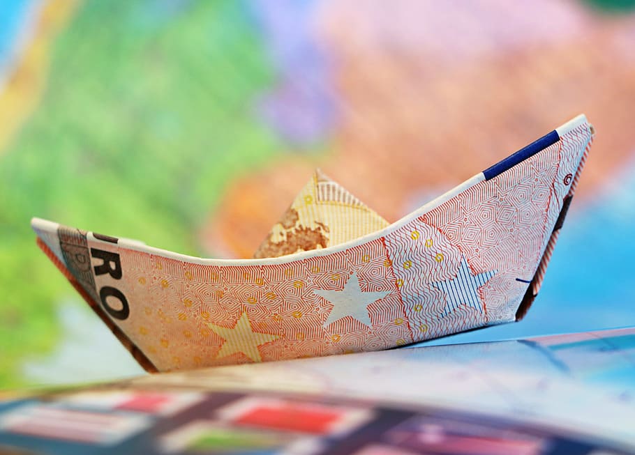 selectivo, foto de enfoque, bote de billetes, euro, barco, dinero, velero, origami, mapa, finanzas