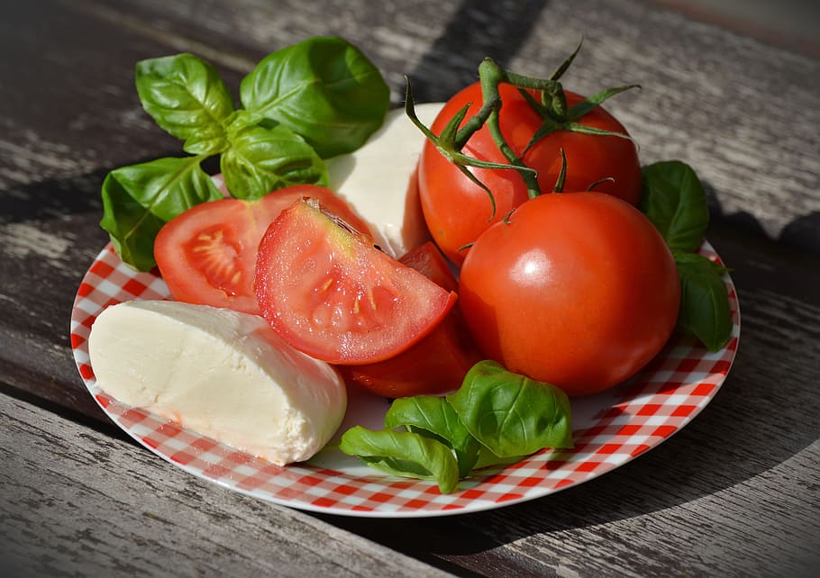sliced, tomatoes, basil, parmesan cheese, served, plate, tomato mozzarella, mozzarella, tomato and mozzarella salad, starter