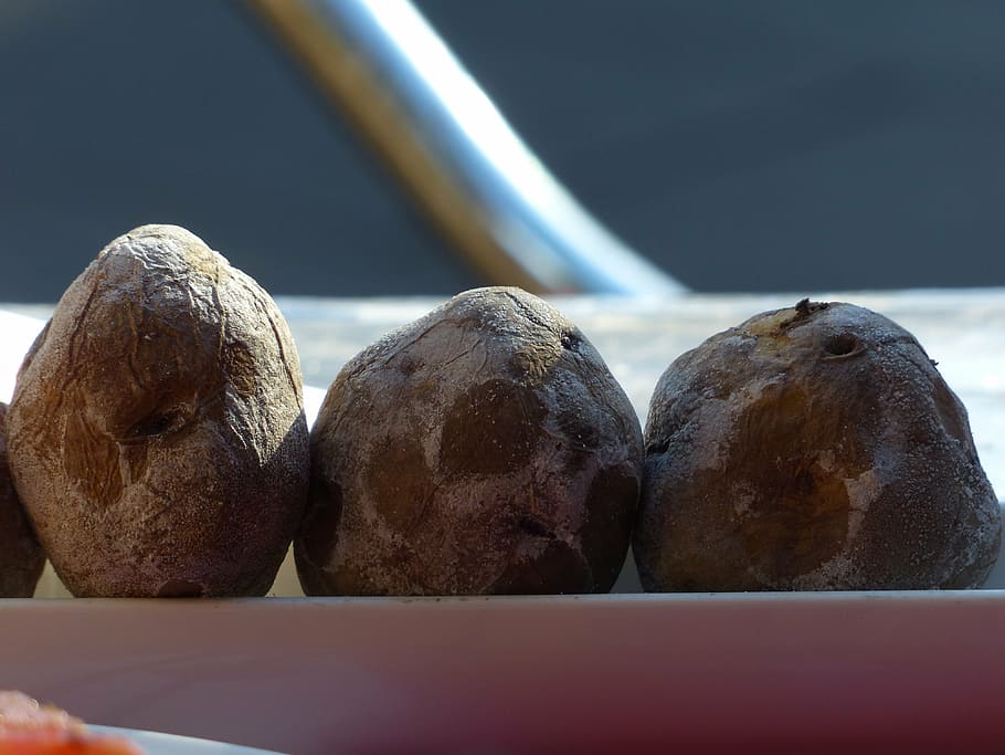 wrinkly potatoes, canarian wrinkly potatoes, potatoes, eat, lunch, spanish, tenerife, papas arrugadas, papas bonitas, papas negras