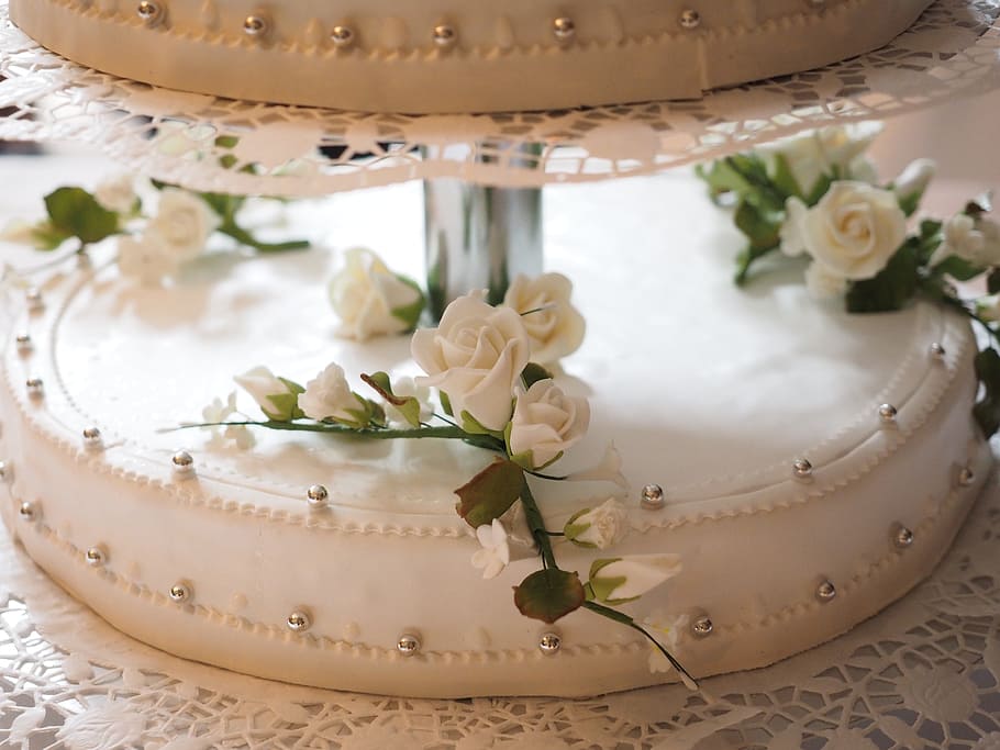 white, icing-covered 2- layer cake, 2-layer, cake, wedding cake, cream pie, marriage, sweet, delicious, dessert
