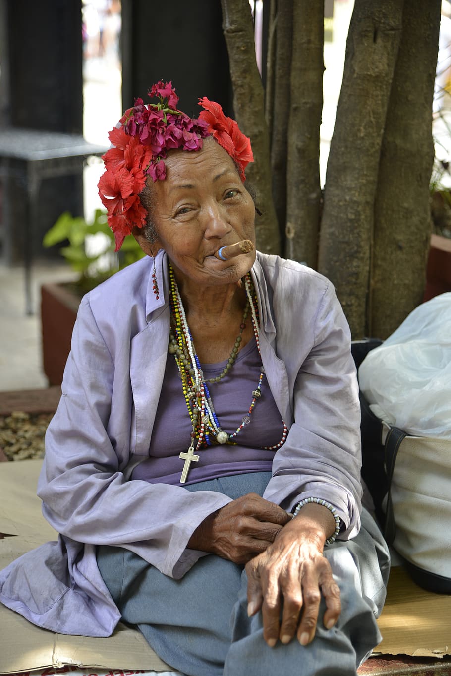 Cuba, cigarro, La Habana, cubano, mujer, cara, retrato, sentado, personas reales, mujeres