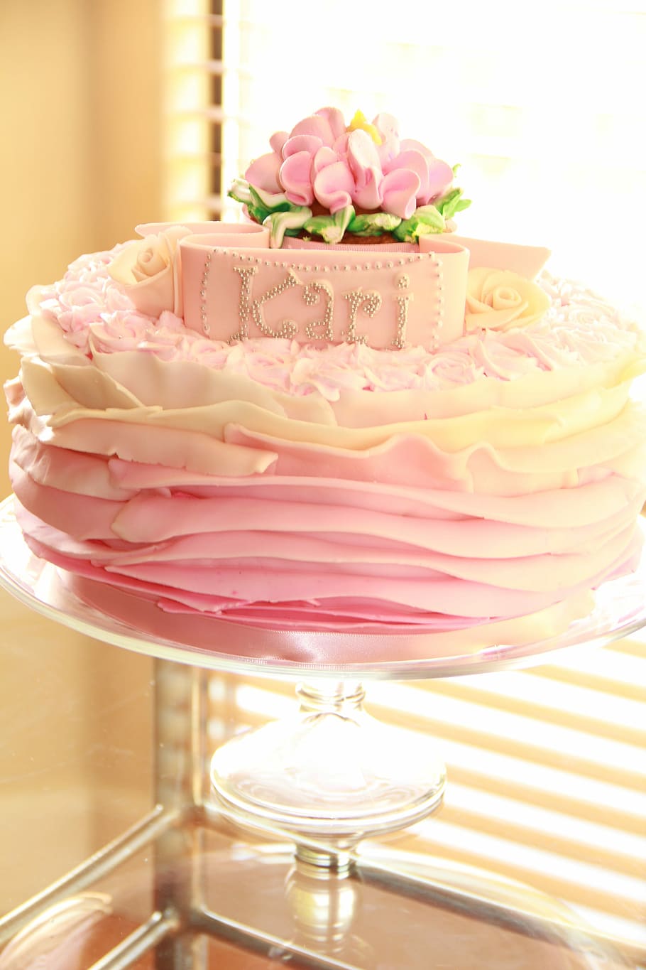 pink, kari cake, glass cake, stand, cake, glass, sweet, birthday, celebration, wedding