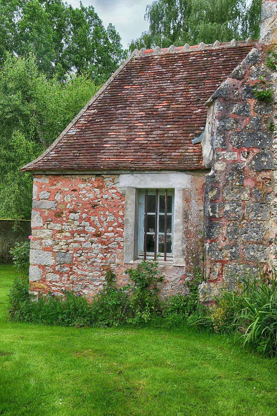 rumah kecil, rumah, pierre, batu bata, tua, bekas, lanskap, jendela, hijau, perumahan