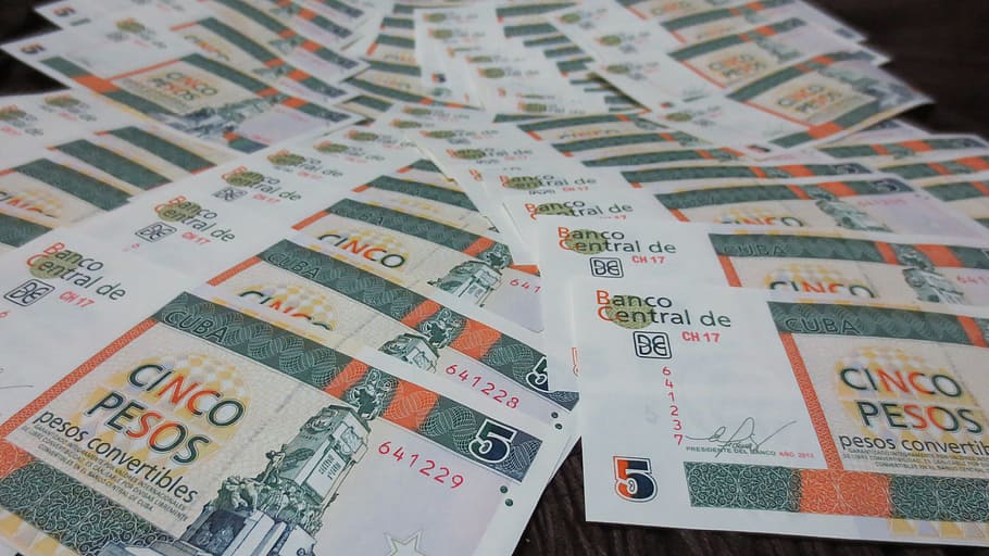 cinco pesos, convertible, lot, cuba, money, seem, cuc, paper money, save, cash and cash equivalents