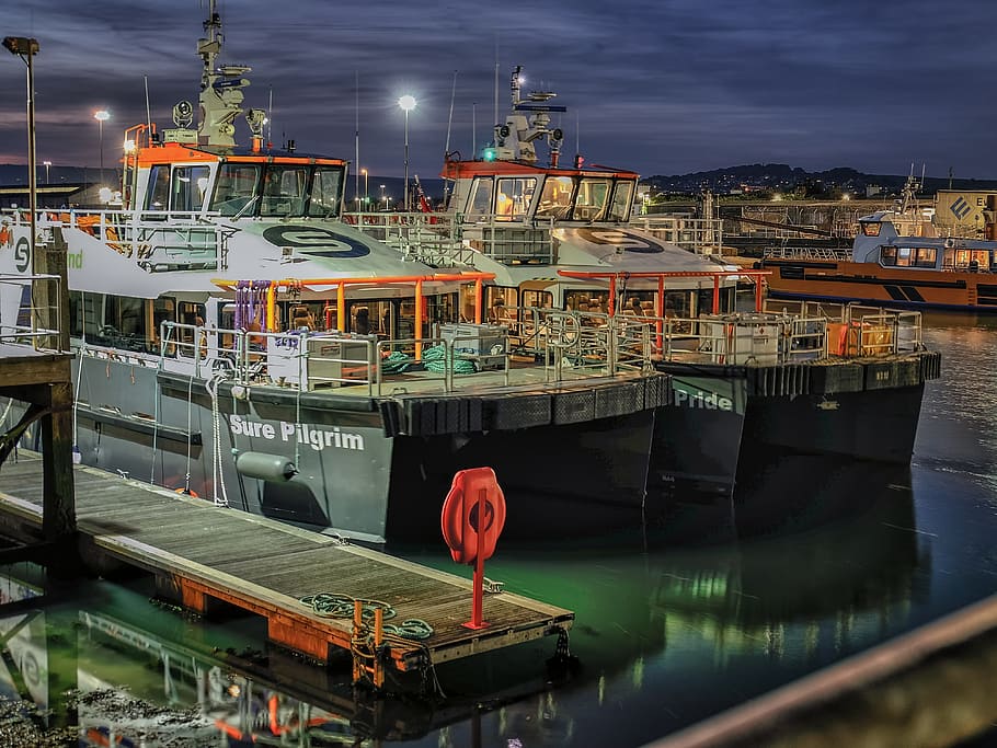 Водный порт. Industrial transport System. Newhaven Harbour.