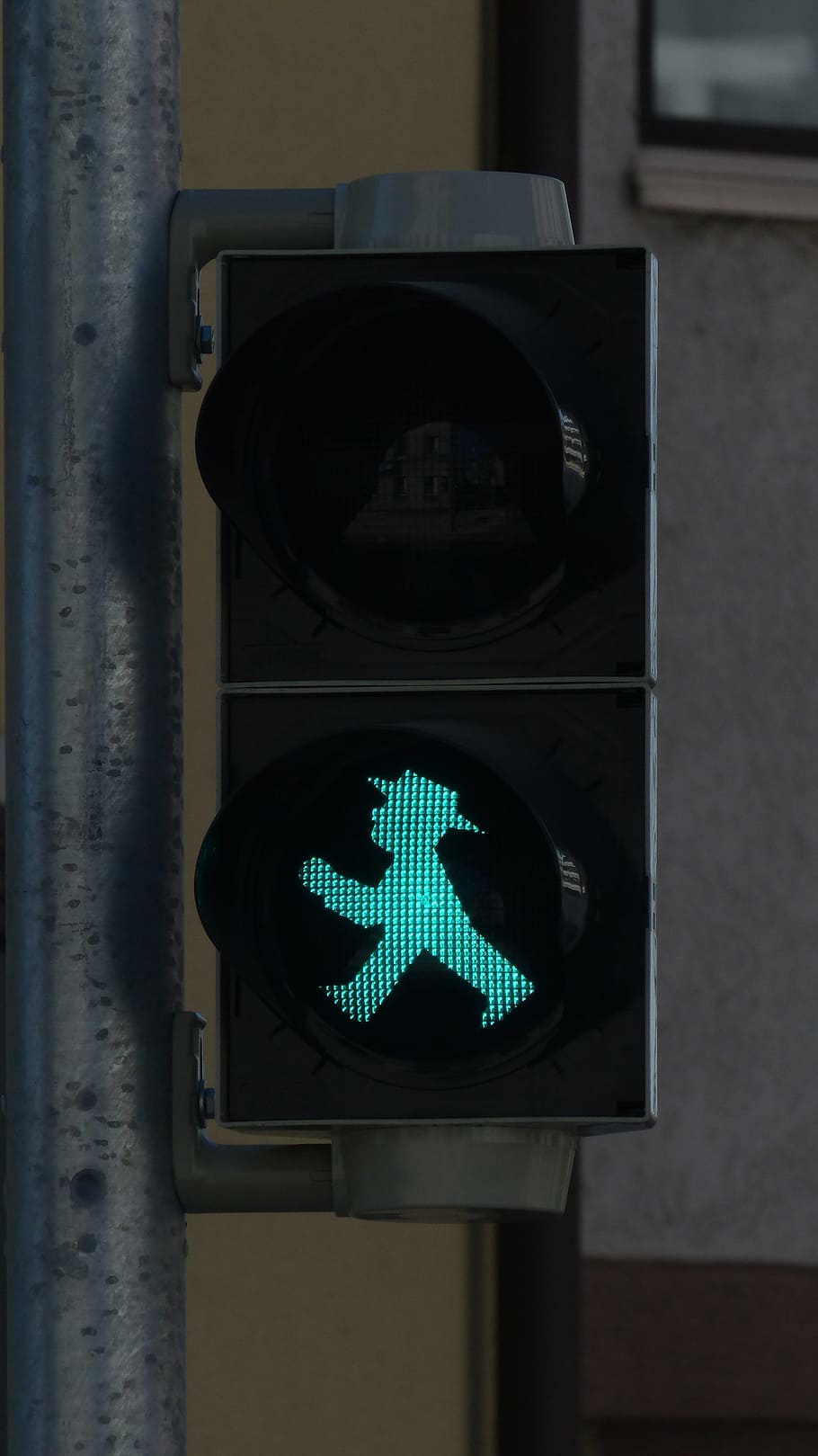 少し, 緑, 男, リトルグリーンマン, 信号機, 歩道橋, 交通信号, 男性, 光信号, フットギア男性