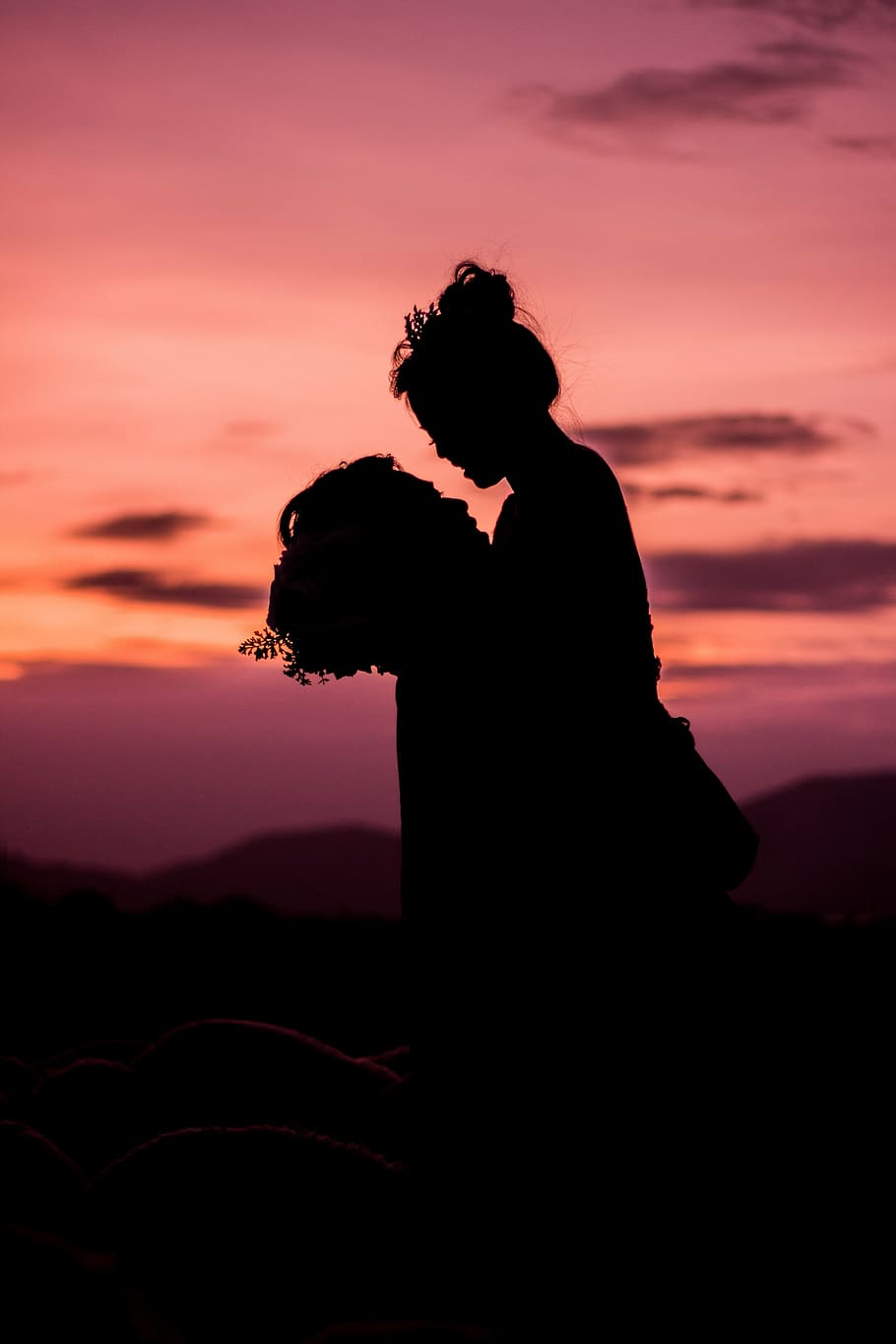 silhouette, couple, golden, hour, sunset, the sea, weak, coupple, together, a hug