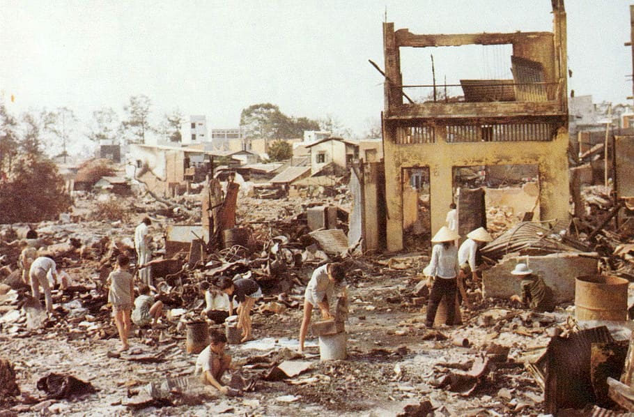 civilians sort, ruins, homes, Civilians, sort, Cholon, Vietnam War, destructions, photos, public domain