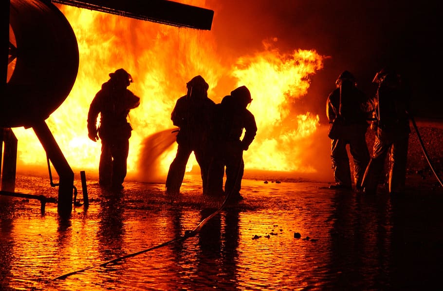 5, 男性, 立っている, 横にある, 火, 消防士, トレーニング, ライブ, 制御, 保護