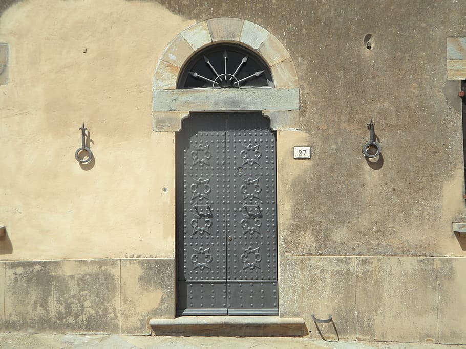 porta, entrada, parede, entrada da casa, faixa de entrada, porta da frente, estrutura construída, arquitetura, exterior do edifício, característica da parede