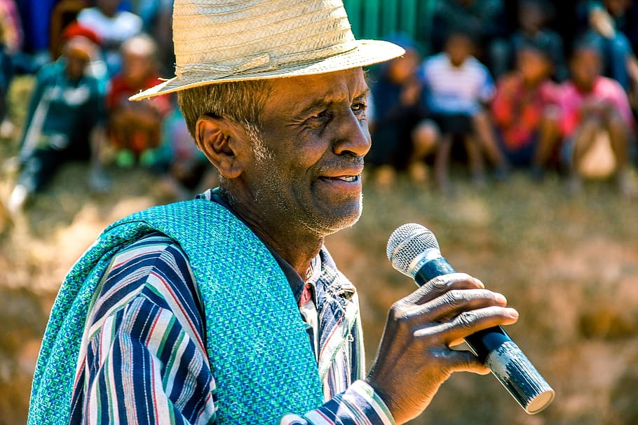 Artista, África, Madagascar, hombre, Perton, cantando, hablando, viejo, rodamiento, micrófono