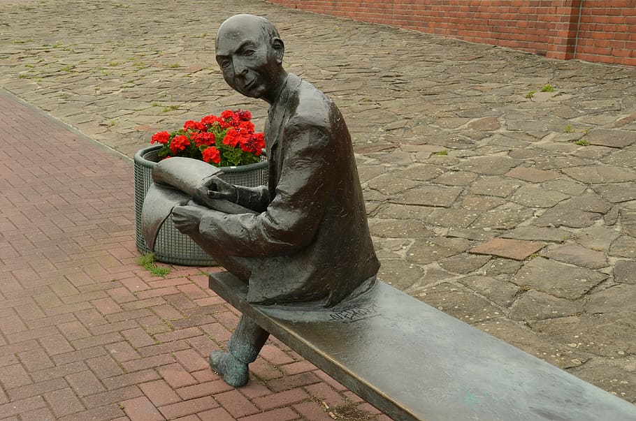 statue, man, bald, newspaper, read, bank, rest, sit, brass, rees
