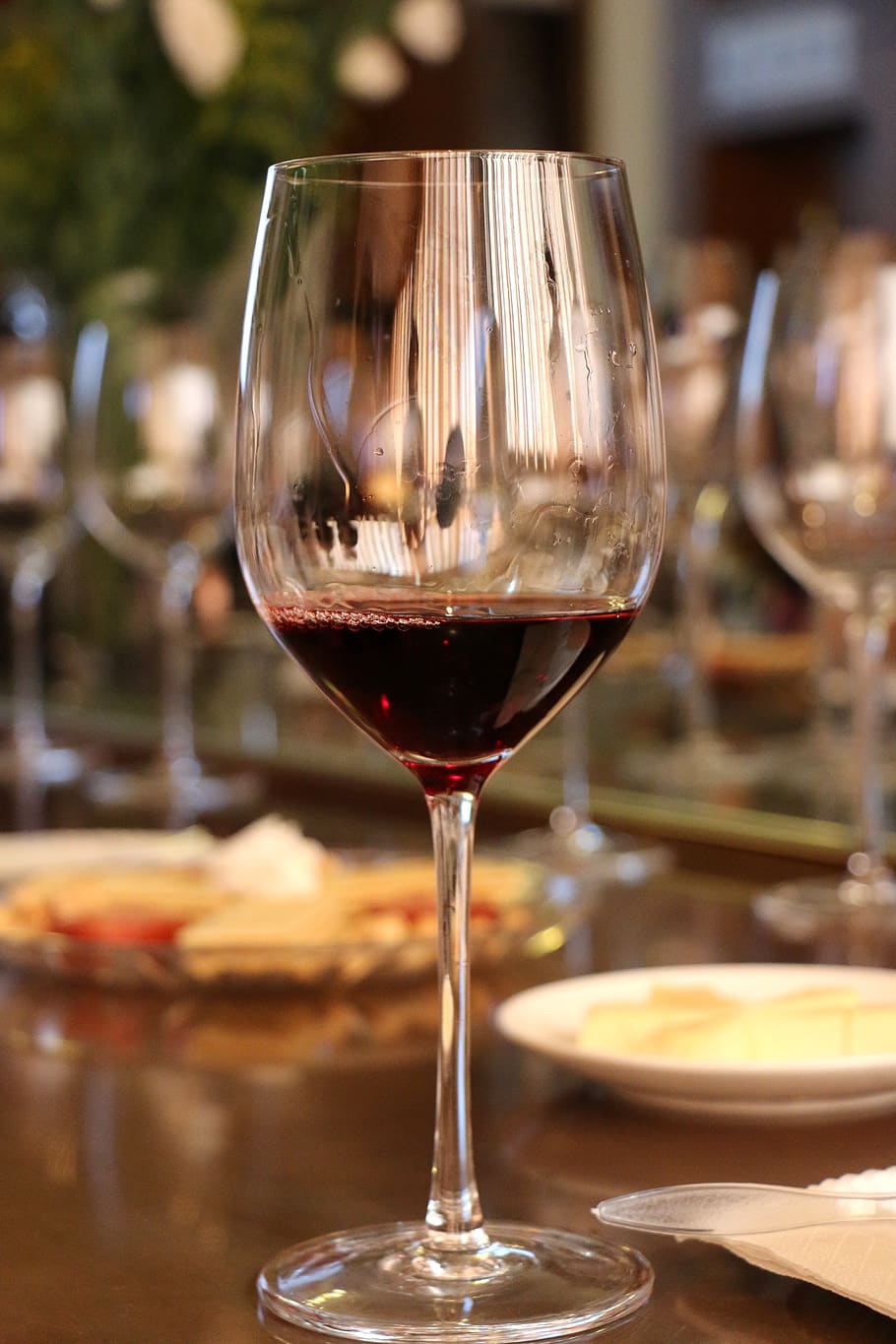 wine, wine glasses, drink red wine, wineglass, food and drink, glass, alcohol, table, refreshment, drink