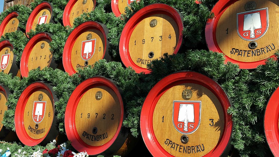 round brown-and-red plat elot, Barrels, Beer Keg, Keg, Beer, Wood, Huge, beer, oktoberfest, bavaria, parade floats