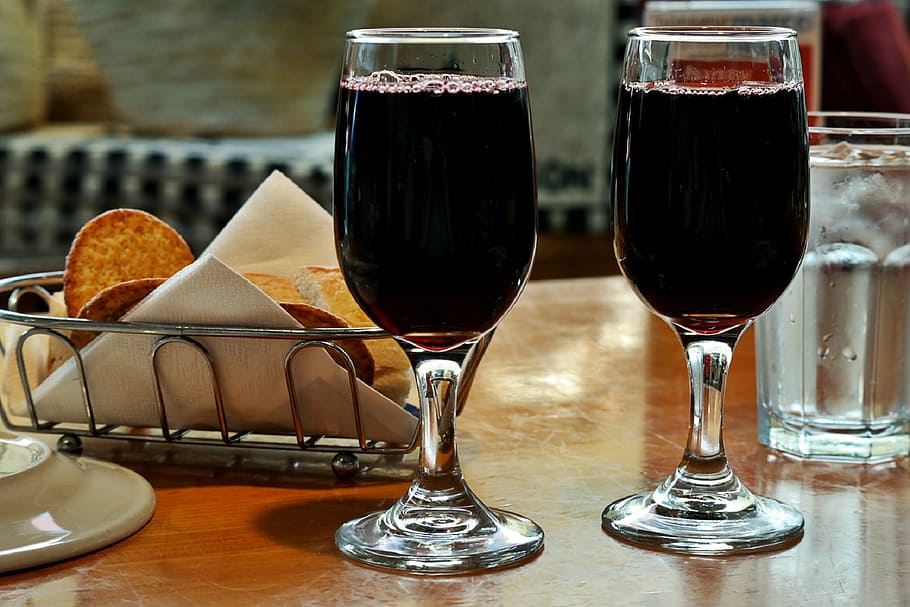 dua, jelas, gelas gelas, anggur merah, gelas anggur, putih, makanan, kerupuk, air, meja