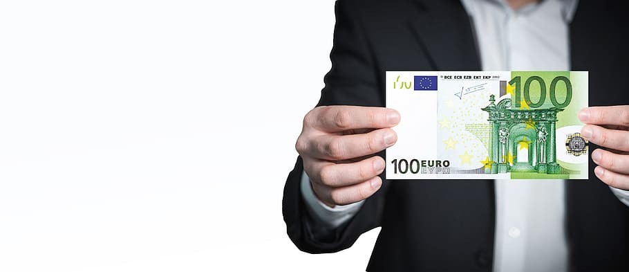 Persona, tenencia, billete de 100 euros, euro, lista, nota, oficina, negocios, traje, empresario