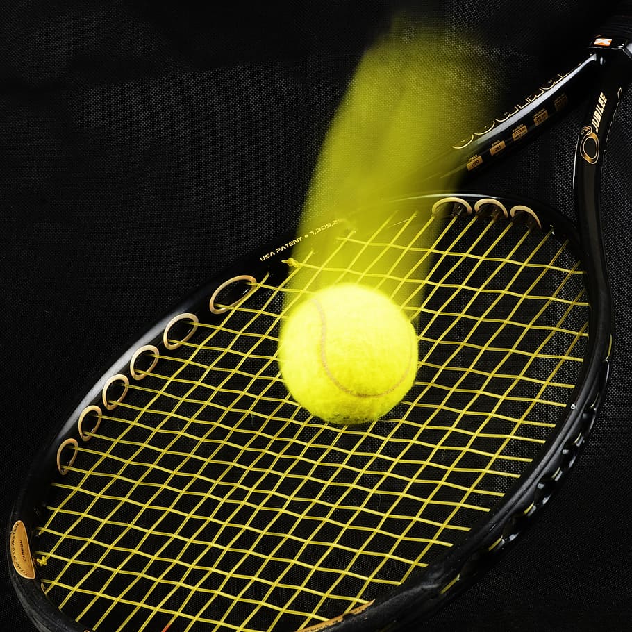 preto, raquete de tênis, foto de bola de tênis, tênis, raquete, bola, bola de tênis, plano de fundo, fundo preto, bola em movimento