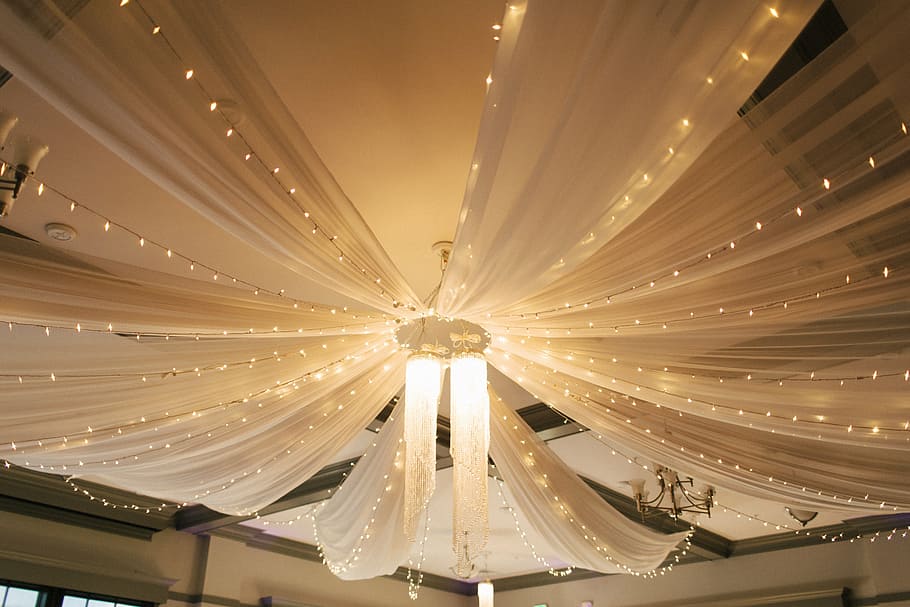 Encendido techo, araña, boda, decoración, lujo, diseño, estilo, magnífico, iluminado, equipo de iluminación