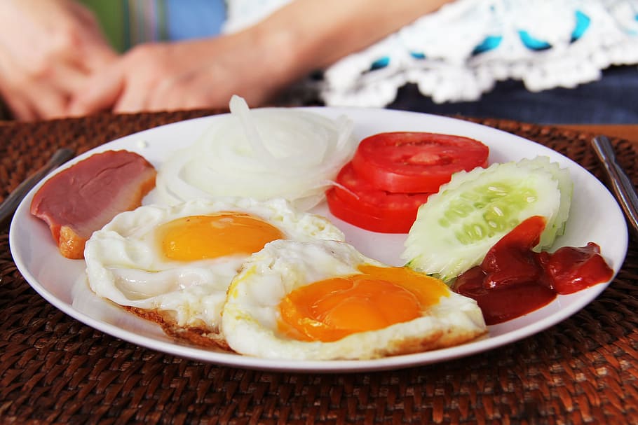 fried, eggs;, sliced, tomatoes;, cucumber;, meat, plate, breakfast, fruits, egg