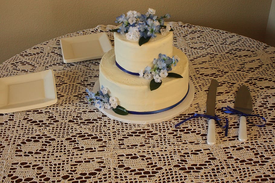 kue pengantin, hiasan, panggang, perayaan, acara, bunga, putih, meja, di dalam ruangan, makanan dan minuman