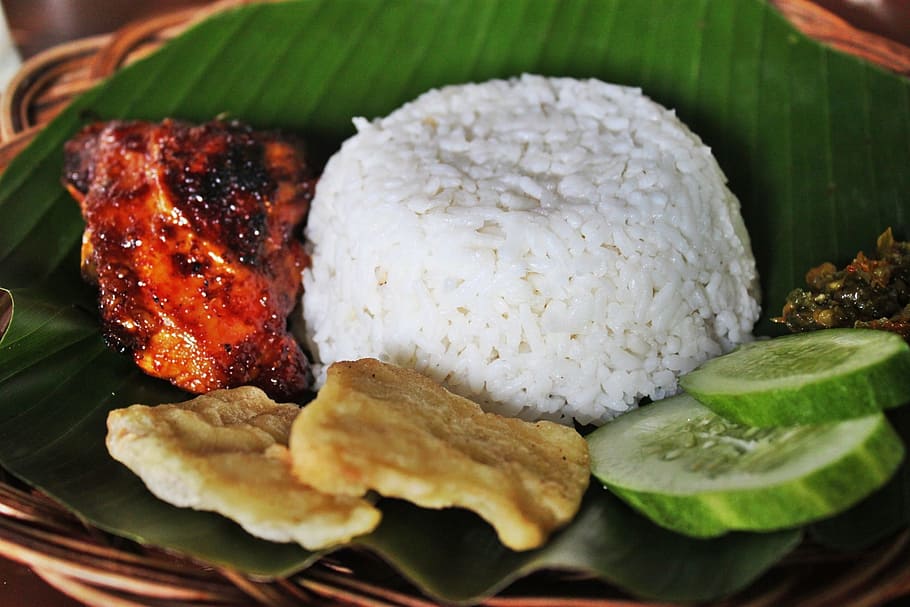 riced, pepino, pollo, cerdo, pollo a la parrilla, arroz blanco, comida indonesia, condimento, comida java, comida