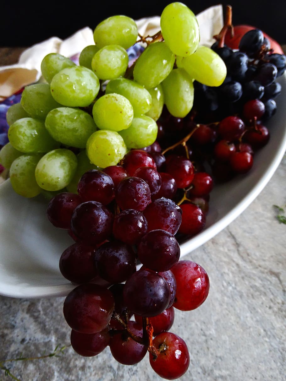 ブドウ, 果物, 新鮮な赤ブドウ, 緑のブドウ, 黒ブドウ, 新鮮な果物, 夏, 食べ物と飲み物, 食べ物, 健康的な食事