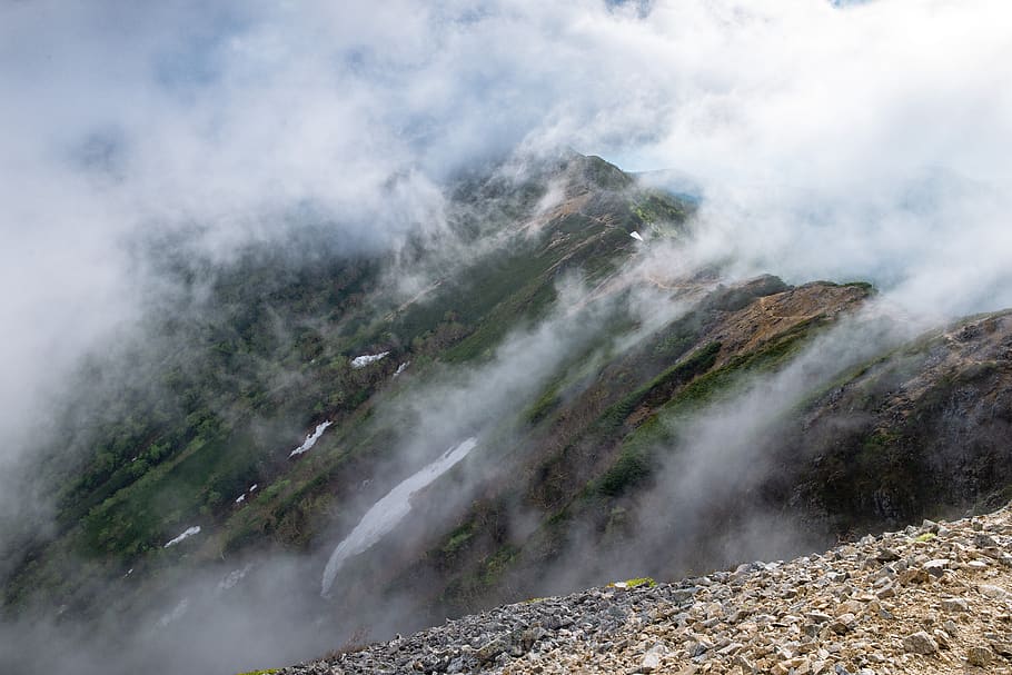 paisagem montanhosa, nuvens fluindo, vento, escalada de montanhas, elevação de 2600 m ao redor, natural, o parque nacional de chubu sangaku, prefeitura de nagano, japão, beleza na natureza
