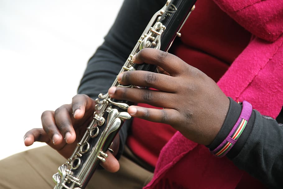 persona, jugando, foto de primer plano de clarinete, música, clarinete, musical, sonido, clásico, latón, instrumento