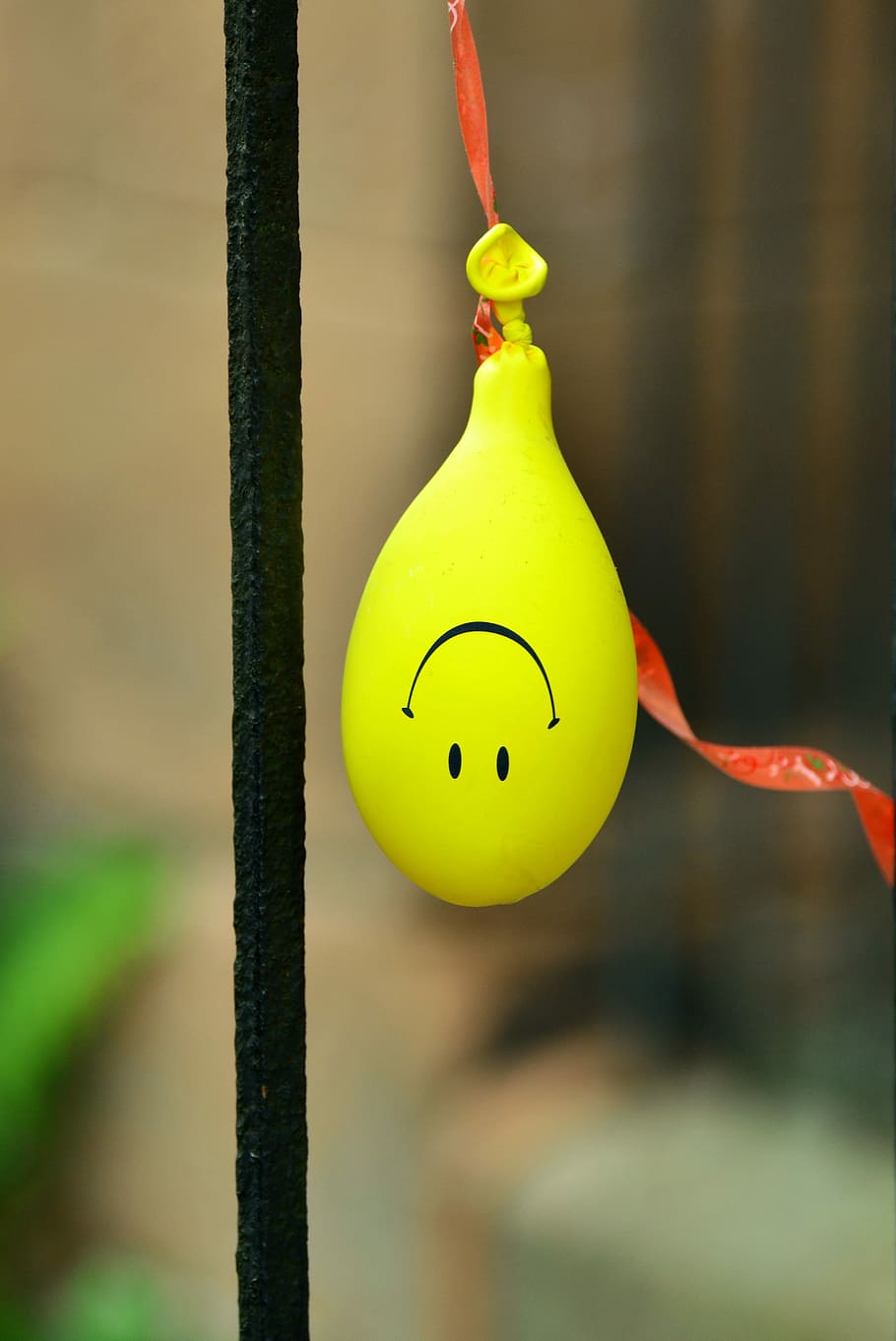 yellow, balloon, smiley emoticon print, hanging, black, steel rod, yellow balloon, smiley, emoticon, print
