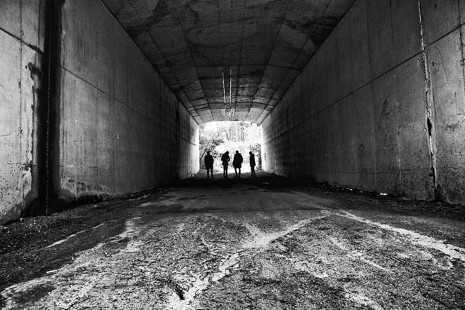 bayangan, terowongan, abu-abu, orang, dua orang, cahaya di ujung terowongan, di dalam ruangan, kebersamaan, bayangan hitam, dewasa
