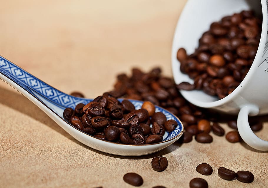 café, granos de café, café en grano, café tostado, la variedad de café, arábica, robusta, estimulante, aroma, cafeína