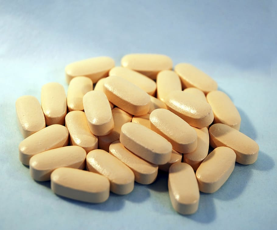 tabletas de medicina beige, píldoras, salud, drogas, medicamentos, farmacia, enfermedad, prescripción, tratamiento, adicción