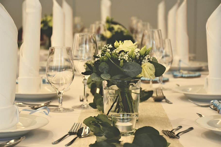 mesa, flores, casamento, menu, comer, copos, talheres, celebração, mesa de banquete, decoração de mesa