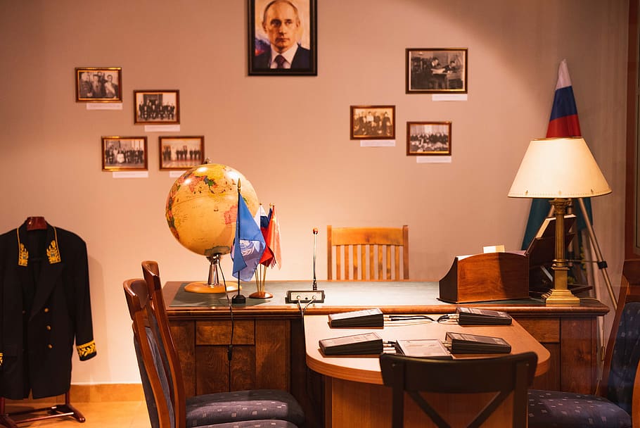 oficina, ruso, putin, mesa, trabajo, lugar de trabajo, sillas, globo, lámpara eléctrica, equipo de iluminación