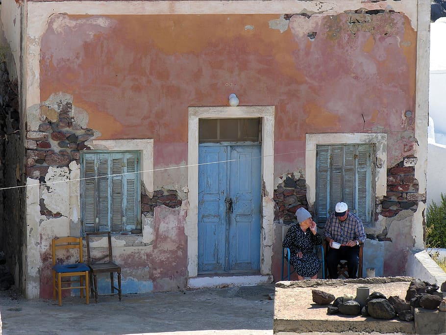 青い木製のドア, ギリシャ, サントリーニ島, ギリシャの島, カップル, 老夫婦, 古い家, 感動, 思いやり, 建築