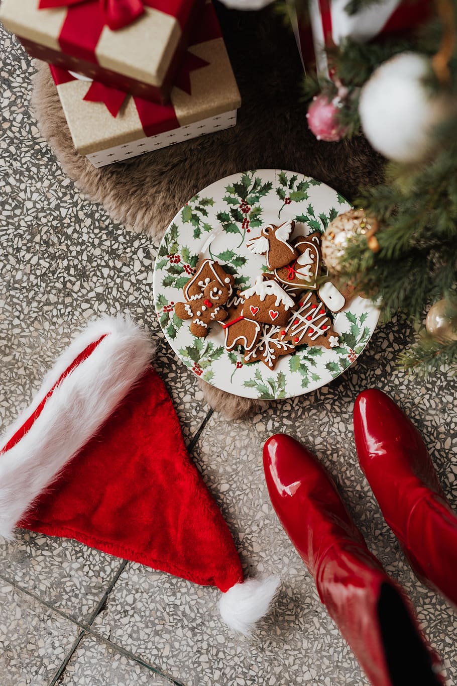 perayaan, hadiah natal, pohon natal, latar belakang natal, hadiah, merah, natal, sepatu bot, high angle view, hari Natal