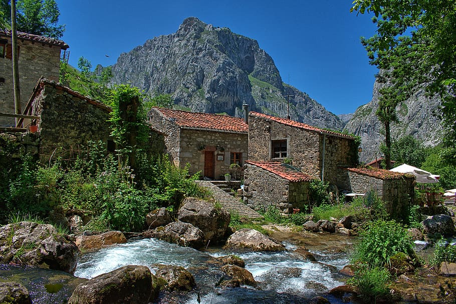 fotografía de naturaleza, casas de ladrillo, río, paisaje, naturaleza, altas montañas, asturias, españa, agua, arquitectura