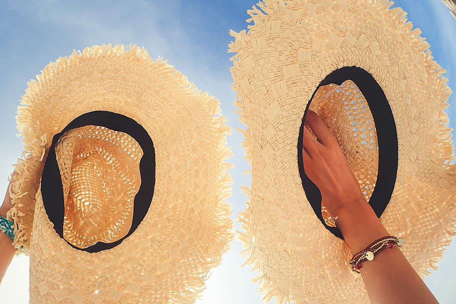 dos, redondas, marrones, sombreros para el sol, dos redondas, mujeres, sombrero, verano, moda, personas