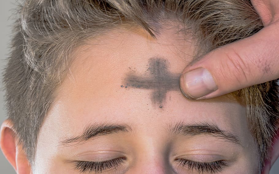 performing, ash wednesday ceremony, aschermittwoch, ash cross, sign of the cross, cross, forehead, religious, christian, faith
