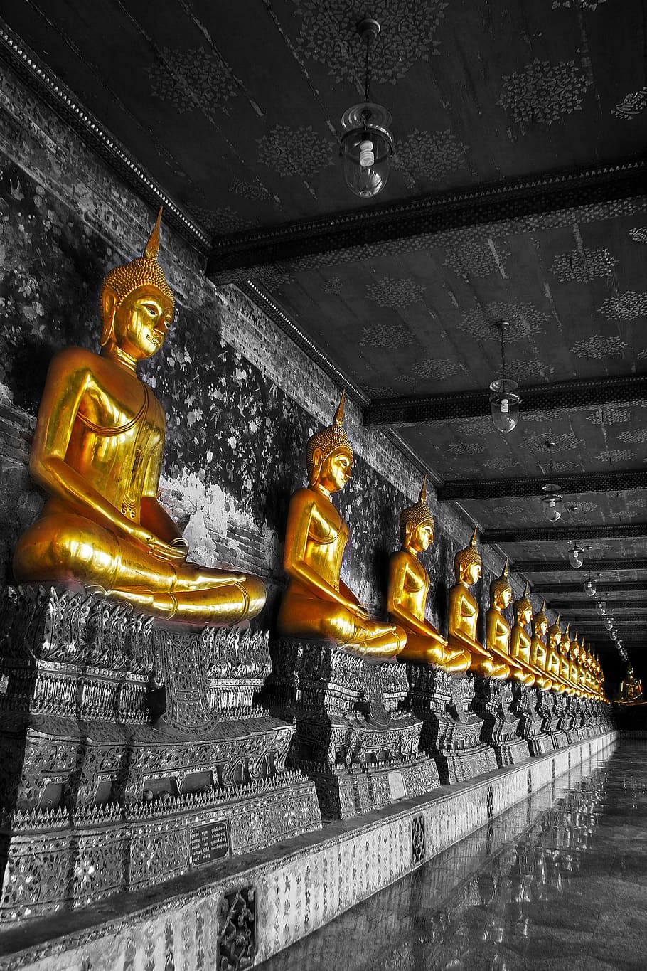 Estatuas de Buda, al lado, pared, televisión Wat, Bangkok, Tailandia, representación humana, semejanza masculina, representación, creencia