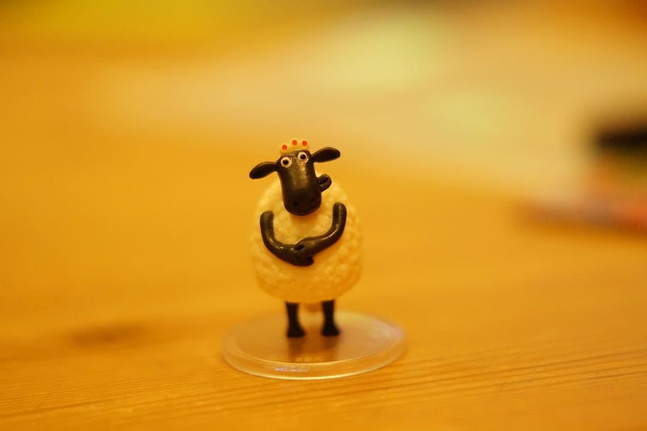 figurilla de oveja, selectiva, fotografía de enfoque, oveja, oveja shaun, timmy, mamá de timmies, inglaterra, cómic, figura de masa