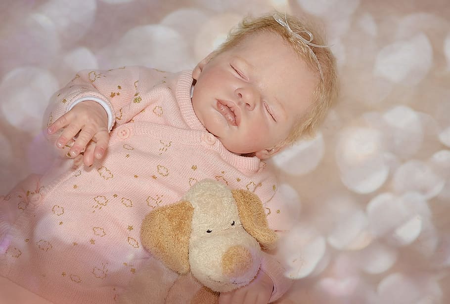 bebé, durmiendo, vistiendo, rosa, durmiente, muñeca, muñeca artista, niña, hembra, rubio