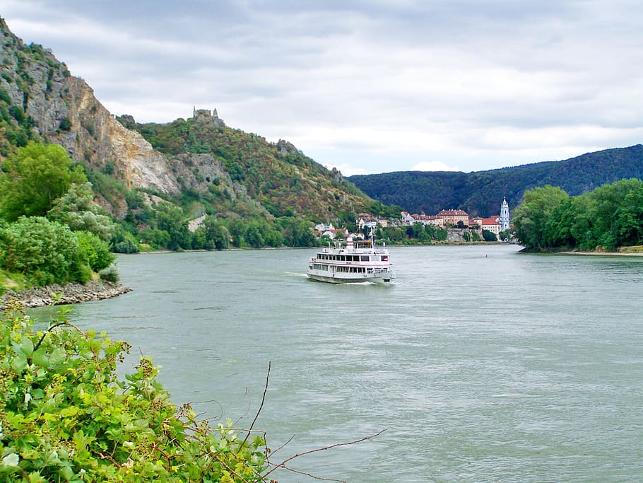 Río Danubio, paisaje, la curva del Danubio, Austria, embarcación náutica, agua, transporte, modo de transporte, montaña, nube - cielo
