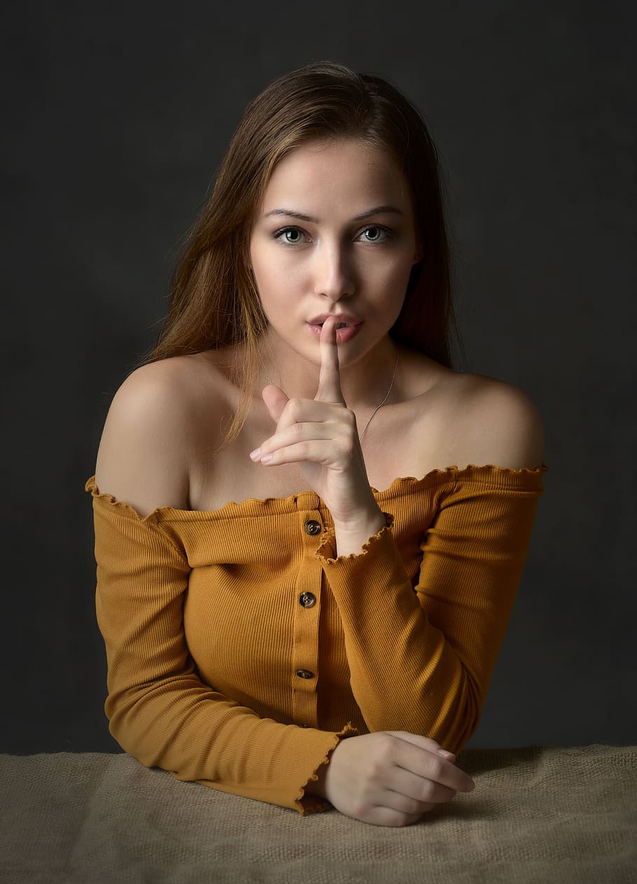girl, ruda, beauty, youth, mystery, the silence, magic, the charm of the, finger, silencing