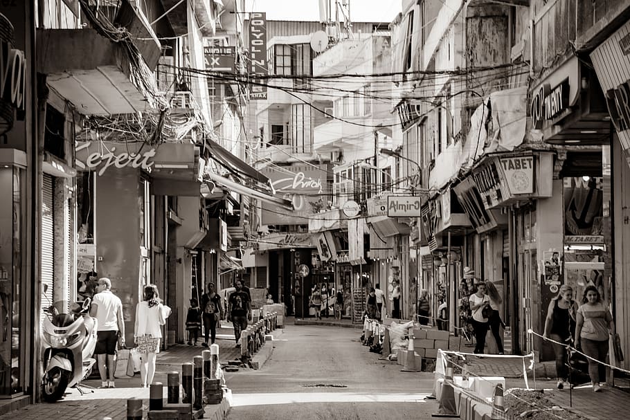 Старое соседство. Бурдж Хаммуд армянский городок. Бейрут старый город улицы. Город Бурж старые улицы. Бейрут фото улиц города.