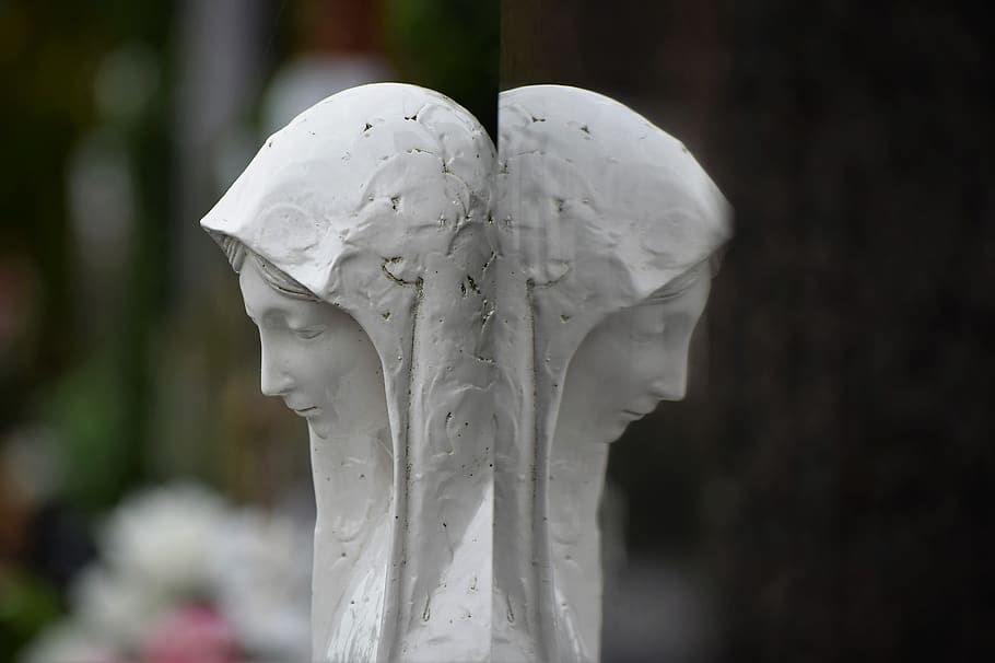 estátua de pedra branca, reflexão, mármore preto, figura de maria, decoração, lápide, cemitério, religião, símbolo, fé